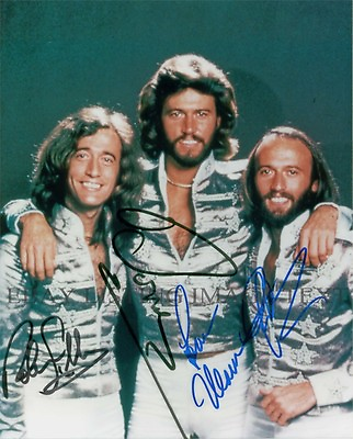 #ad THE BEE GEES SIGNED AUTOGRAPH 8x10 RPT PHOTO BARRY ROBIN AND MAURICE GIBB DISCO