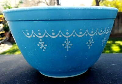 #ad Vintage Pyrex Blue Snowflake Garland Cinderella 1½ Pint Mixing Bowl # 401