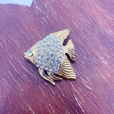 #ad Vintage Rhinestone Gold Tone Fish Brooch Clear Stones Angelfish Figural Pin