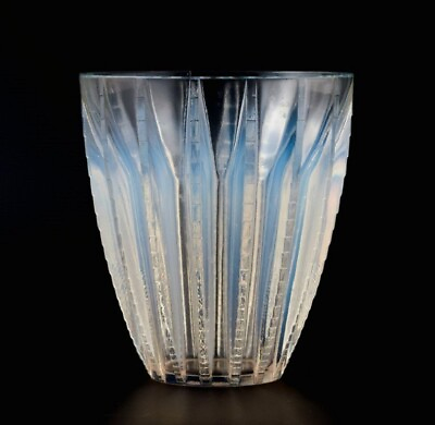 #ad René Lalique. Early art glass vase quot;Chamonixquot;. Approx. 1930.