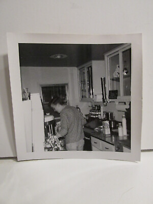 #ad 1966 VINTAGE FOUND PHOTOGRAPH OLD PHOTO Bamp;W TEEN BOY IN DATED RETRO KITCHEN PIC