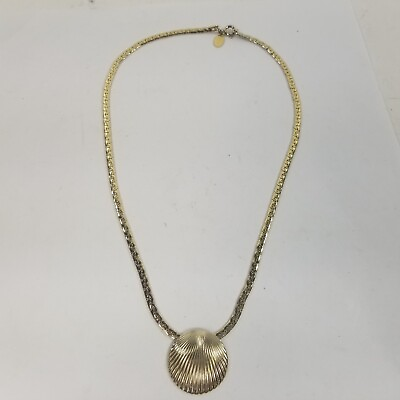 #ad Park Lane Vintage Gold tone Herringbone Scallop Shell Shape Pendant Necklace