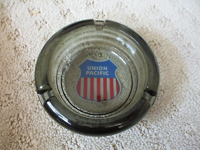 #ad VINTAGE UNION PACIFIC RAILWAY GLASS ASHTRAY GREY 4 1 2quot; NOS *