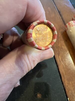 #ad UNSEARCHED Lincoln Wheat Cent Roll w brilliant UNCIRCULATED penny on one end