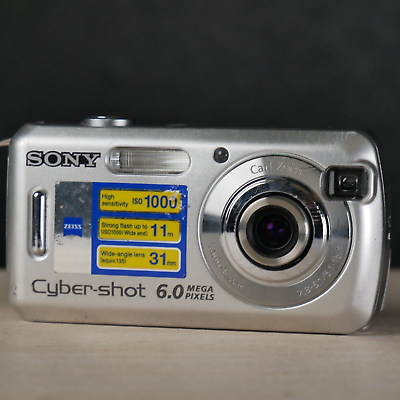 #ad Sony Cyber shot DSC S600 6.0MP Digital Camera Silver *TESTED* W AA Batteries