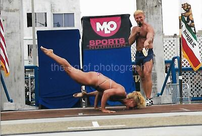 #ad MUSCLE WOMAN Bodybuilder FOUND PHOTO Color VENICE BEACH CALIFORNIA Vinta 06 27 U