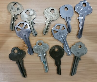 #ad 11 assorted Ilco keys