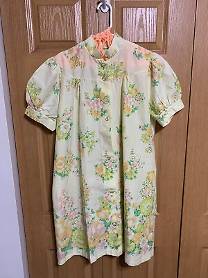 #ad Vtg 60’s 70’s Semi Sheet Pale Yellow Floral House Dress Clear Buttons 44” Chest