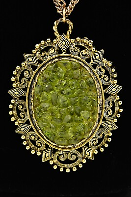 #ad Vintage Pendant Necklace Green Pressed Resin Glass Oval Antiqued Gold Bin3C