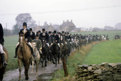 #ad The Duke of Beaufort Hunt setting off near Worcester Lodge Glo 1980 Old Photo