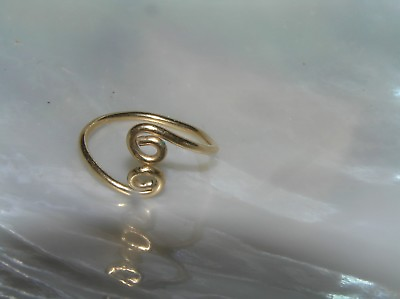 #ad Estate Small Goldtone Tubular Thin Wire Double Swirl Ring Size 5 width of ring