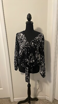 #ad Love stitch Knotted long Sleeve Floral Top