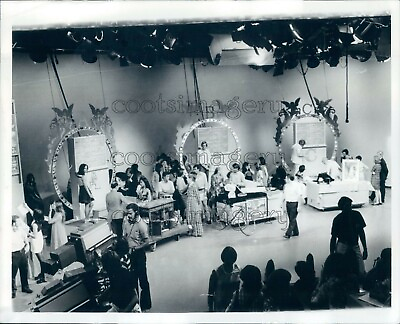 #ad 1974 Press Photo 1970s Boston Channel 2 TV Auction Scene