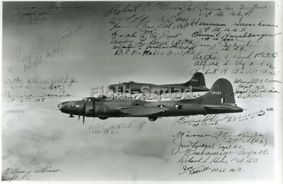 #ad WW2 Picture Photo FLYING FORTRESSES 8 TH BOMBER GROUP amp; SIGNATURES 5782
