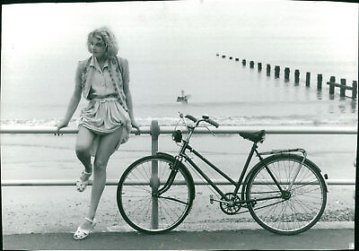 #ad Emily Lloyd Vintage Photograph 1227251