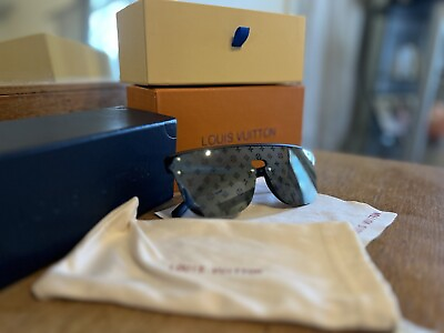 #ad Black Louis Vuitton Sunglasses LV Logo Lens