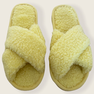 #ad Fuzzy Soft Light Yellow Slippers Size 6 BRAND NEW 
