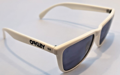 #ad Oakley Frogskins Vintage Matte White w Grey Lens Japan
