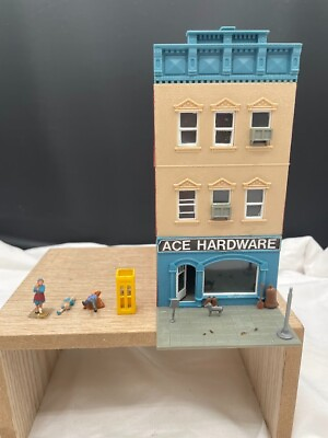 #ad Pola Ace Hardware Building HO Scale West Germany plus 3 Figures Telephone Booth