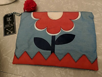 #ad Twig and Arrow red white blue flower clutch New see description