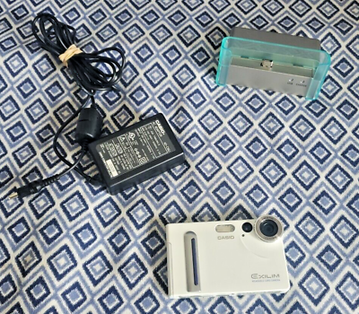 #ad Casio EXILIM EX S2 2.0MP Ultra Slim Mini Digital Camera New W Battery Open Box