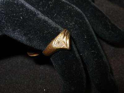 #ad 18k Yellow Gold Diamond Ring With 4 White Diamonds
